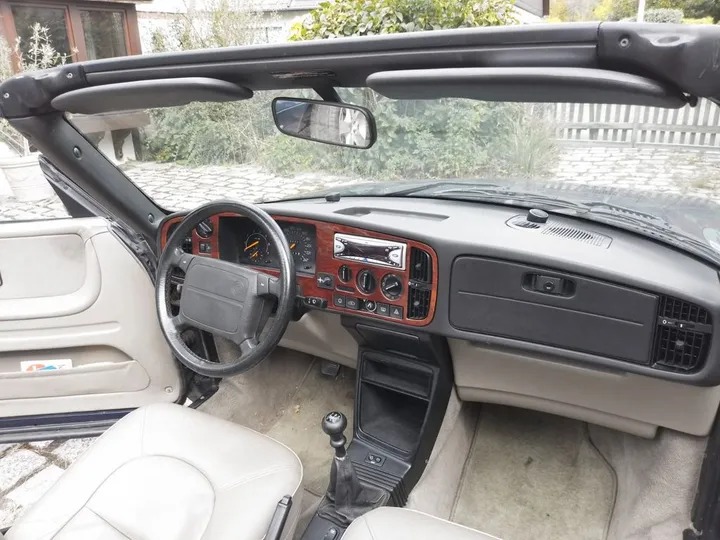 Saab 900