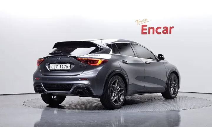 Infiniti Q30