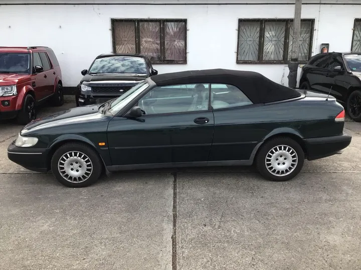 Saab 900