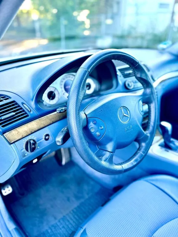 Mercedes-Benz 320