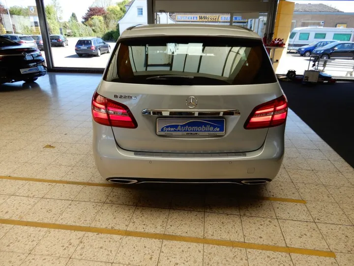 Mercedes-Benz B 220