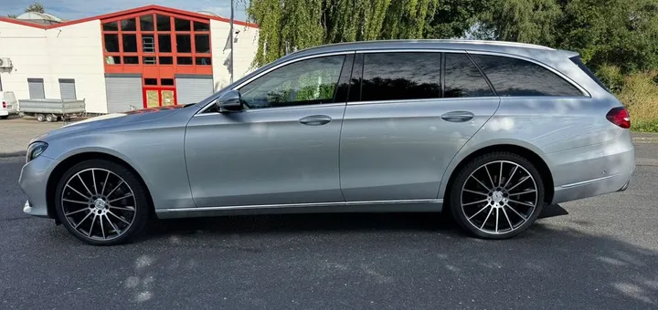 Mercedes-Benz E 220