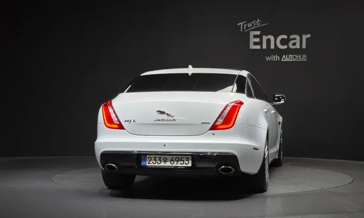 Jaguar XJ