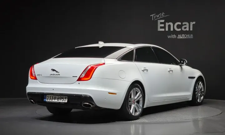 Jaguar XJ