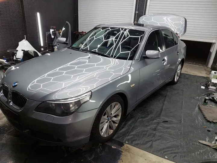 BMW 523