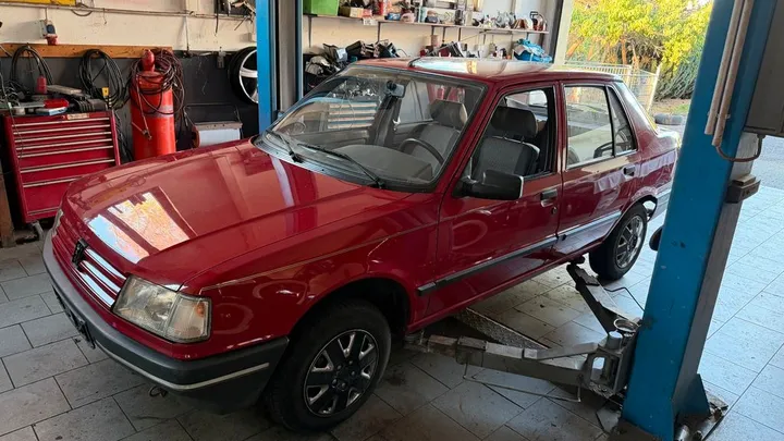 Peugeot 309