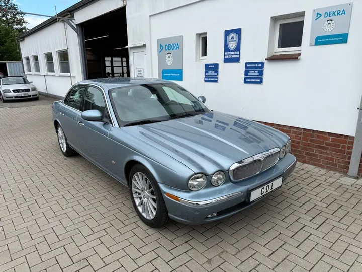 Jaguar XJ