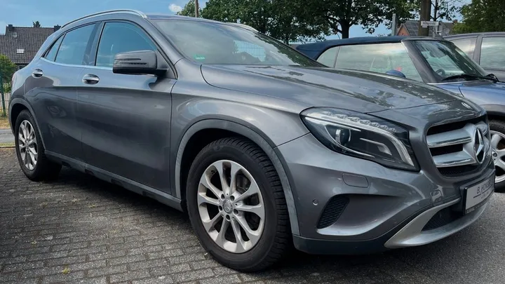 Mercedes-Benz GLA 200