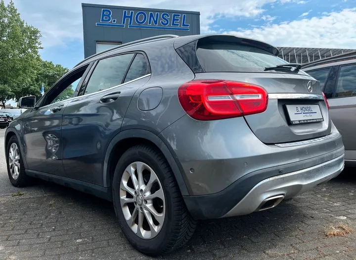 Mercedes-Benz GLA 200