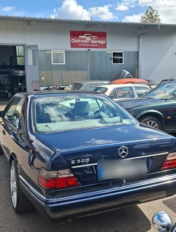Mercedes-Benz E 320