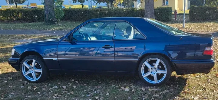 Mercedes-Benz E 320