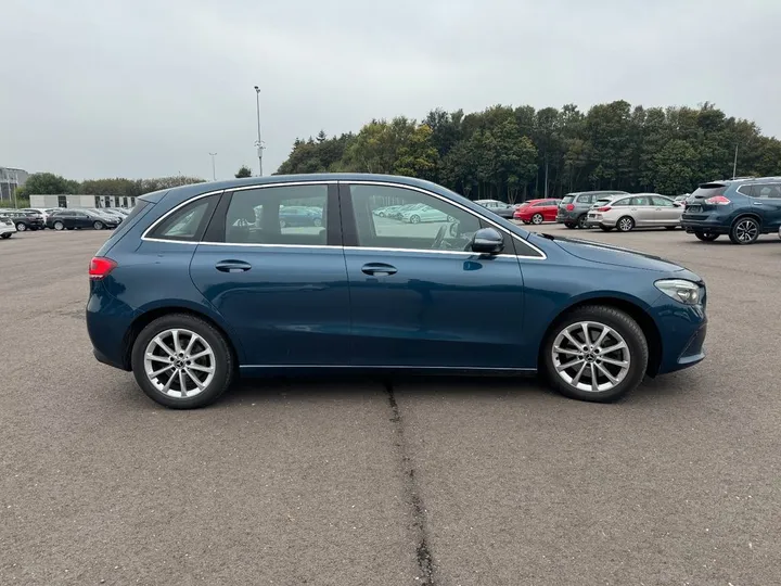 Mercedes-Benz B 220