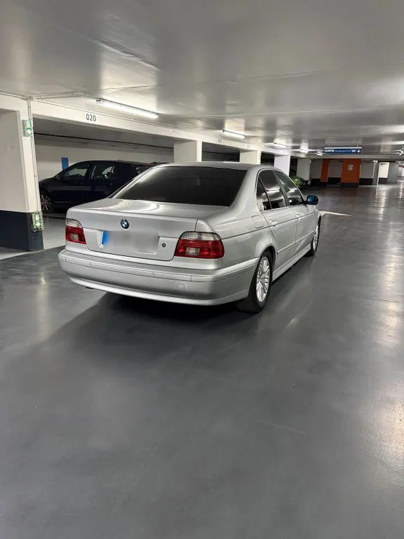 BMW 525