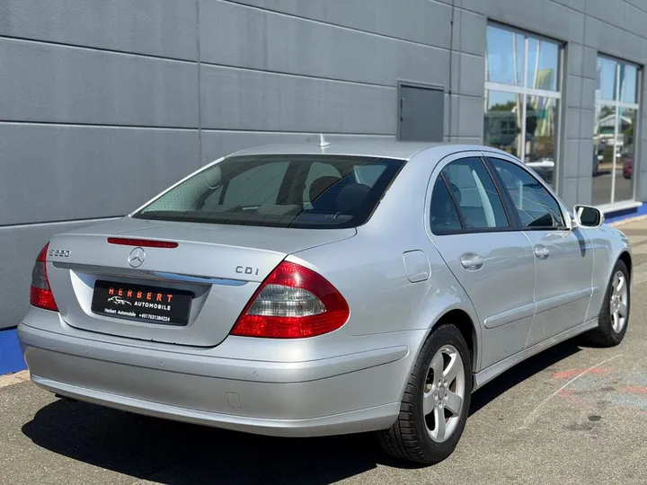Mercedes-Benz E 220