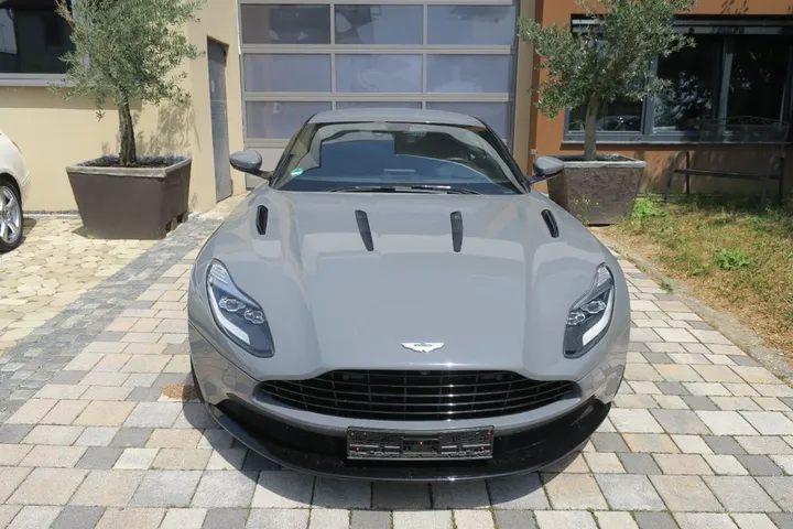Aston Martin DB11
