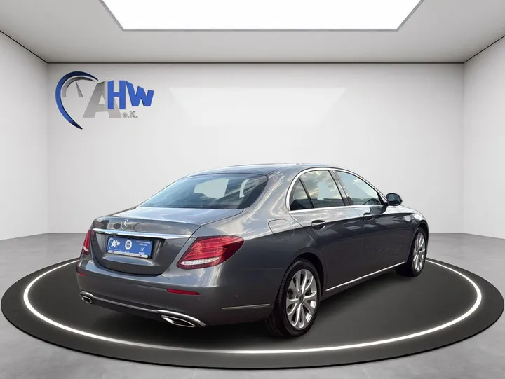 Mercedes-Benz E 200