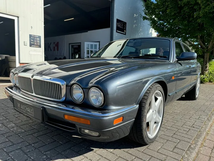 Jaguar XJ6