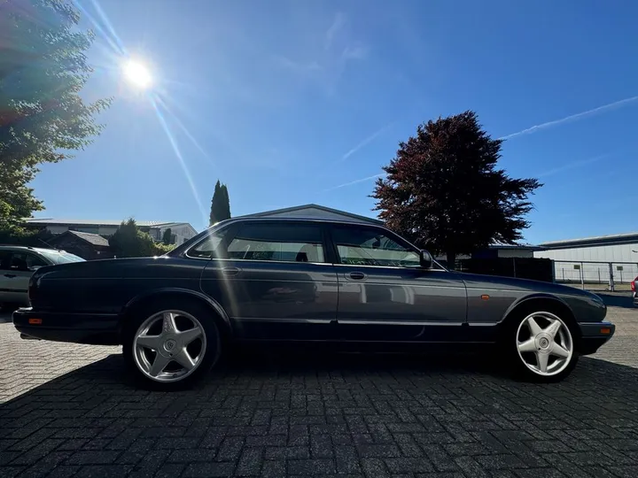 Jaguar XJ6