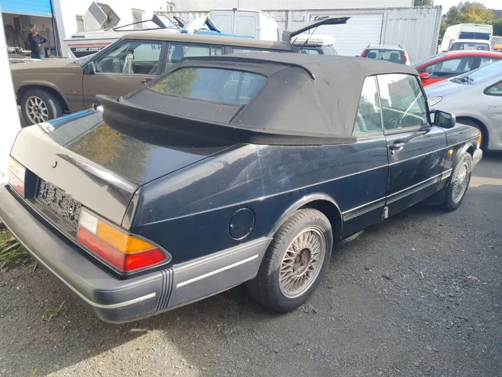 Saab 900