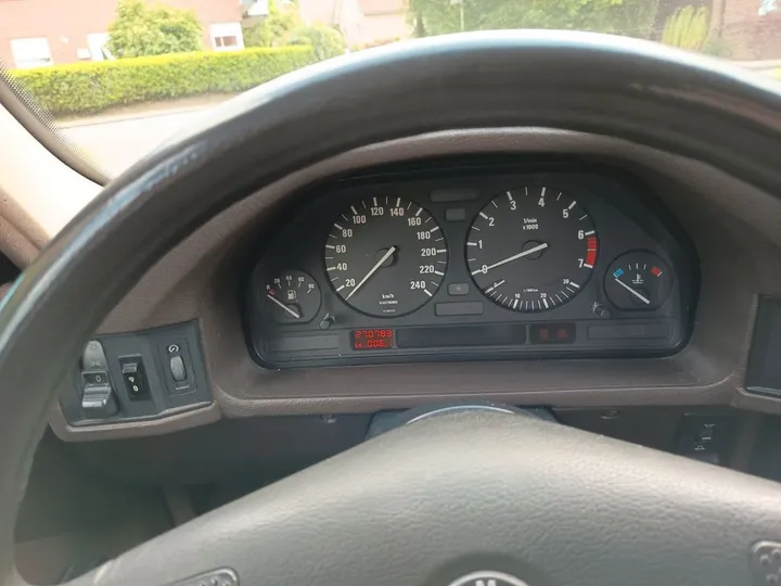 BMW 525