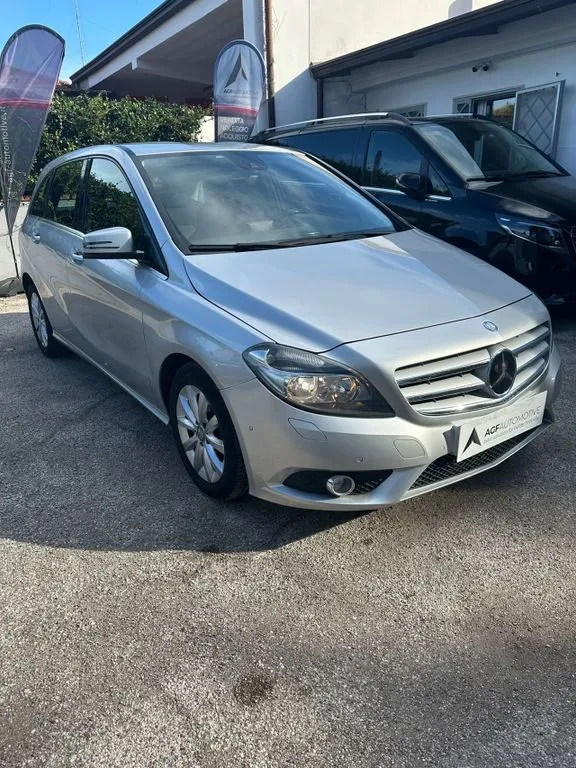 Mercedes-Benz B 180
