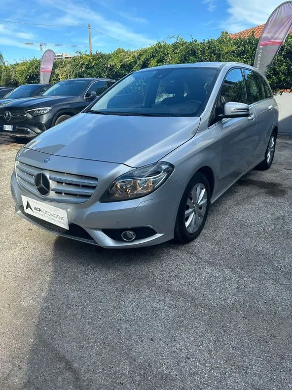 Mercedes-Benz B 180