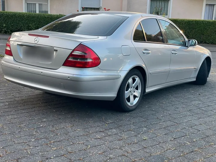Mercedes-Benz E 270