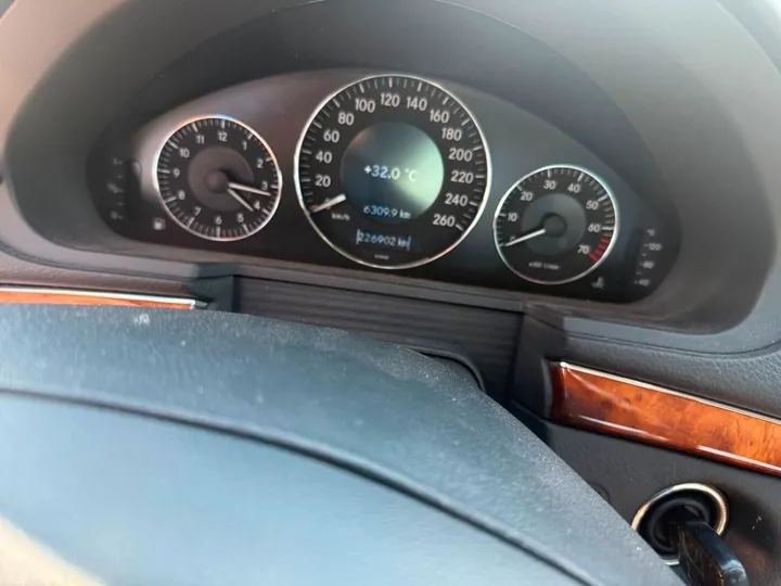 Mercedes-Benz E 200