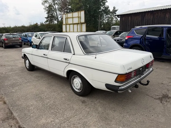 Mercedes-Benz 200