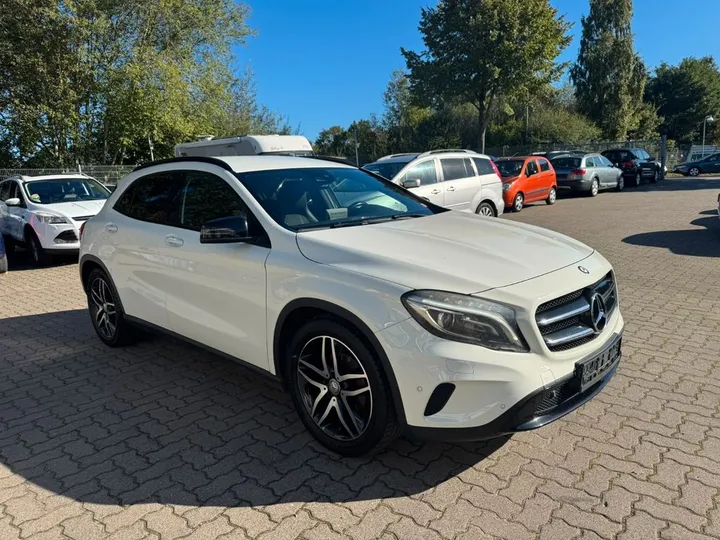Mercedes-Benz GLA 220