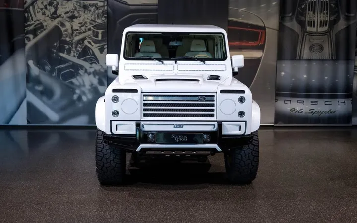 Land Rover Defender
