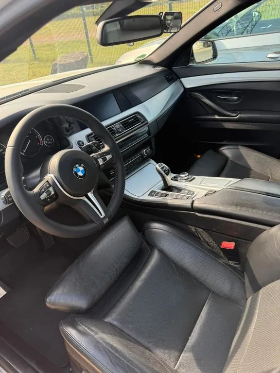 BMW M550