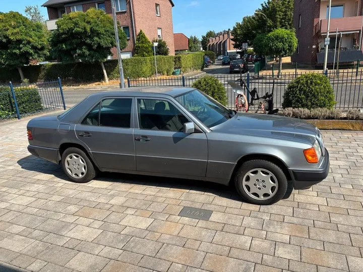 Mercedes-Benz 200