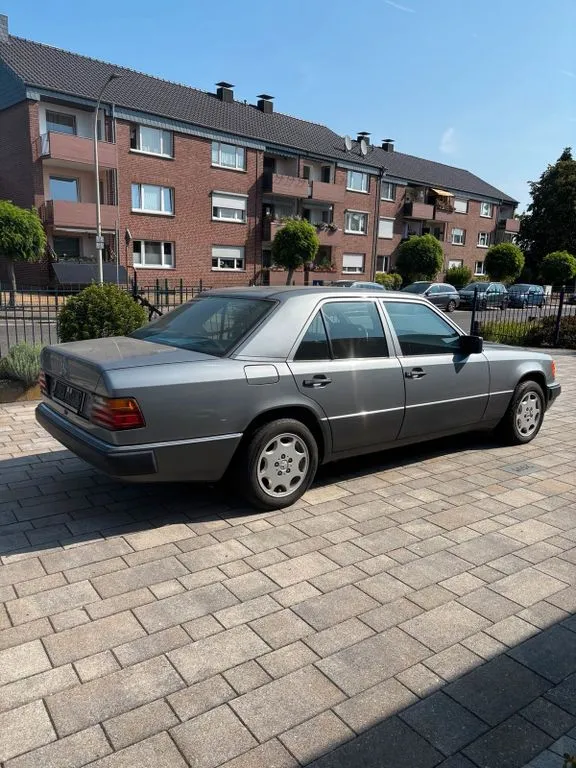 Mercedes-Benz 200