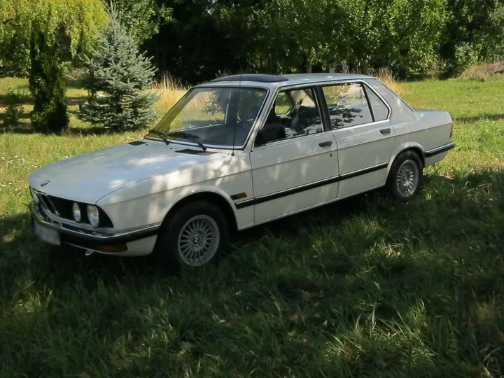 BMW 518