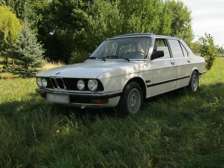 BMW 518