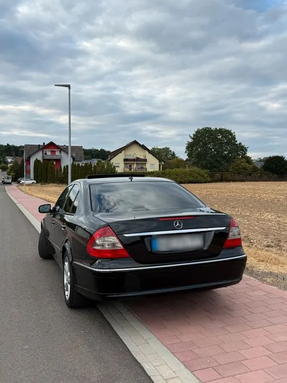 Mercedes-Benz E 320