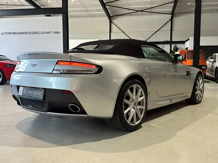 Aston Martin V8 Vantage