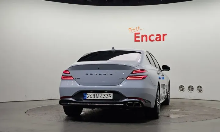 Genesis G70