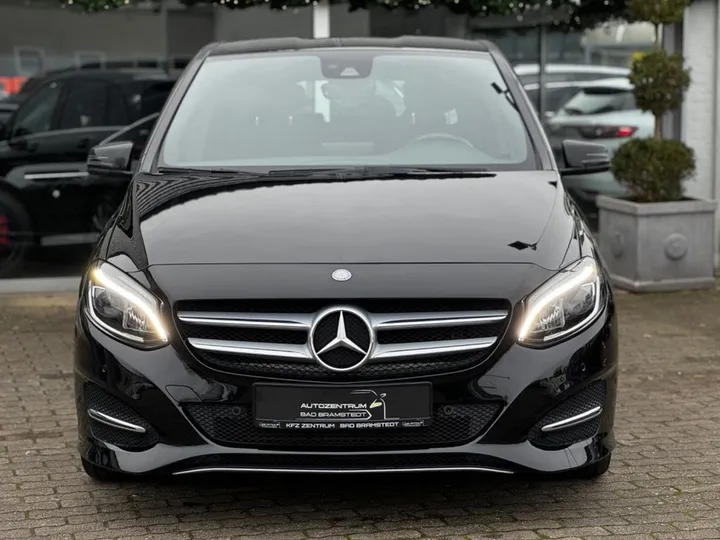 Mercedes-Benz B 180