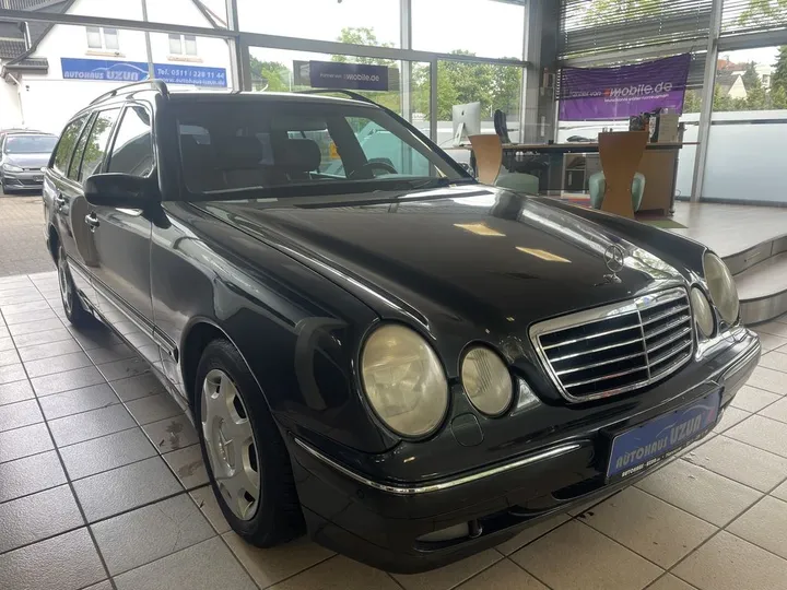 Mercedes-Benz E 240