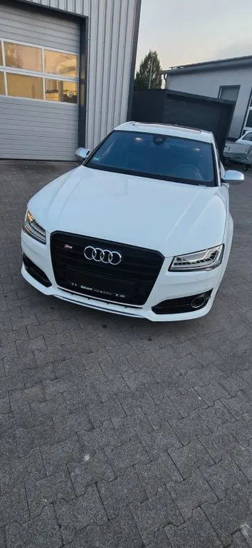 Audi S8