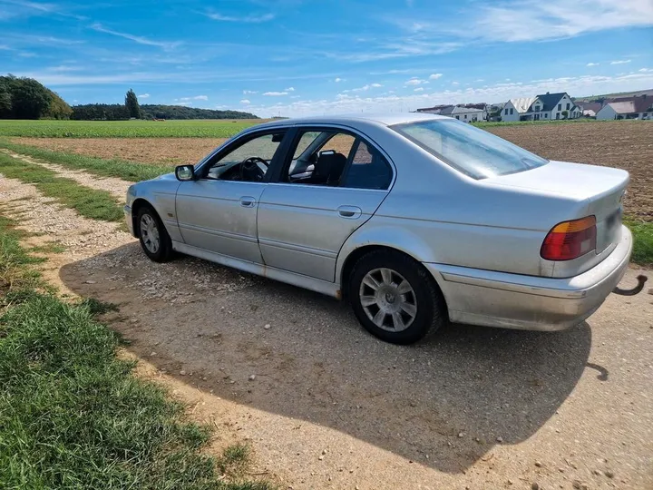 BMW 525