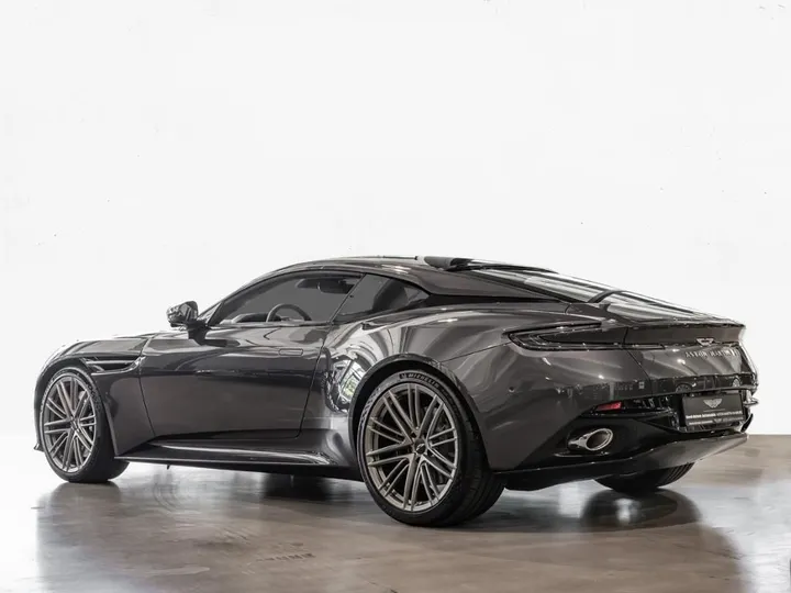 Aston Martin DB12