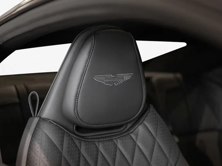 Aston Martin DB12