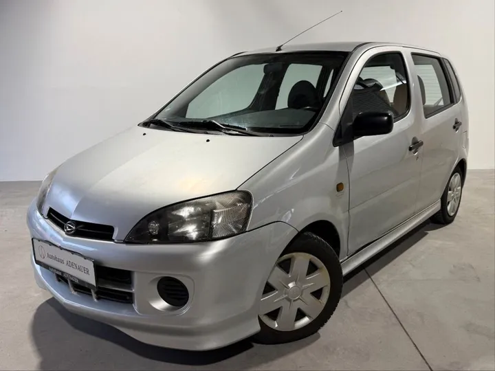 Daihatsu YRV