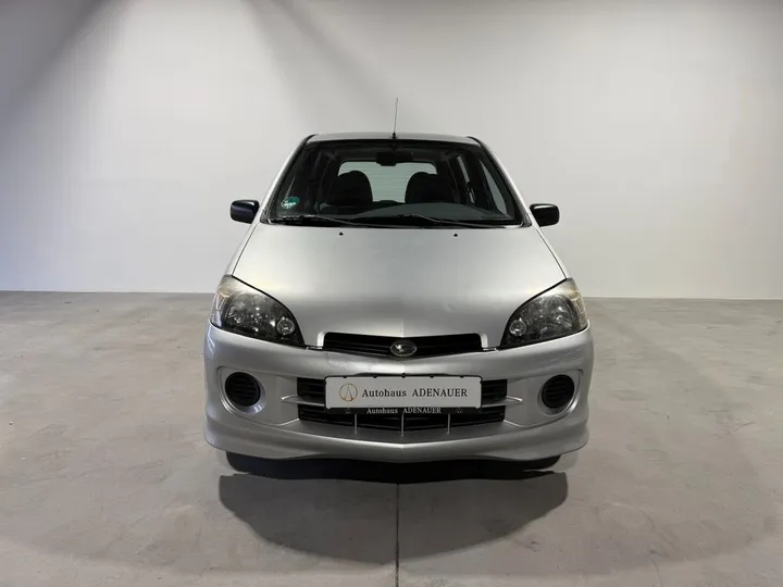 Daihatsu YRV