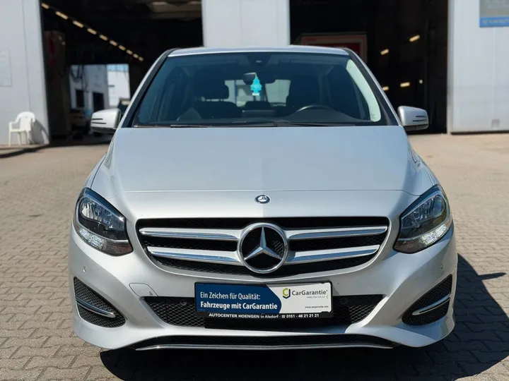 Mercedes-Benz B 180