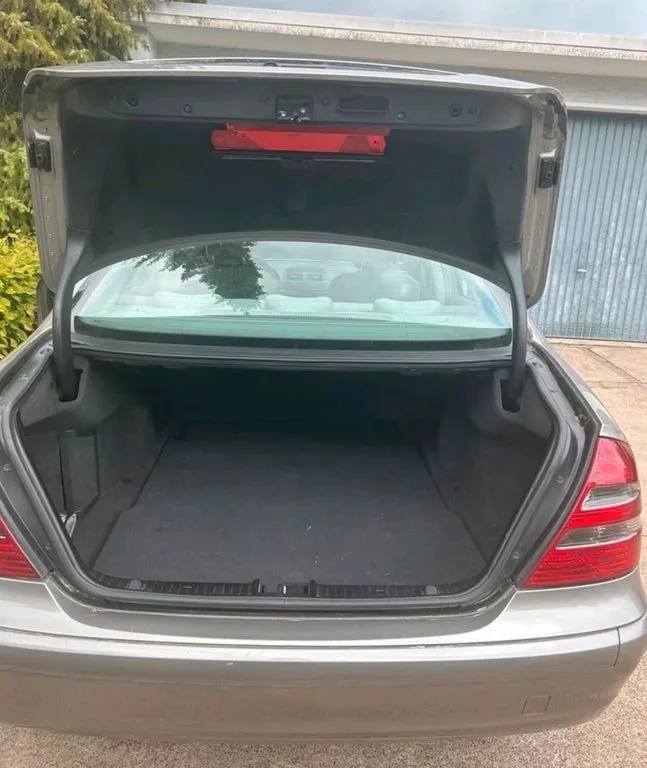 Mercedes-Benz E 200