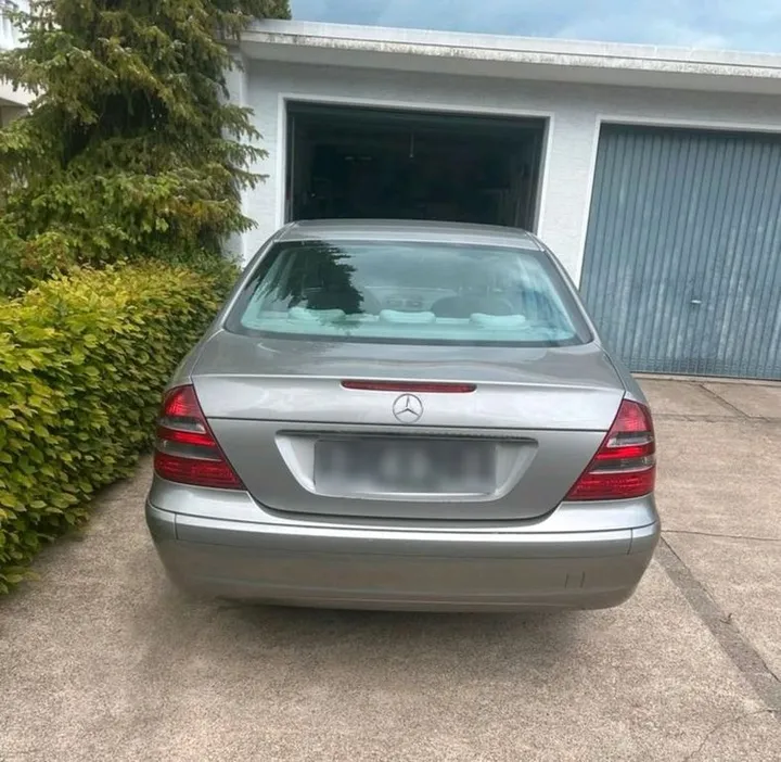 Mercedes-Benz E 200